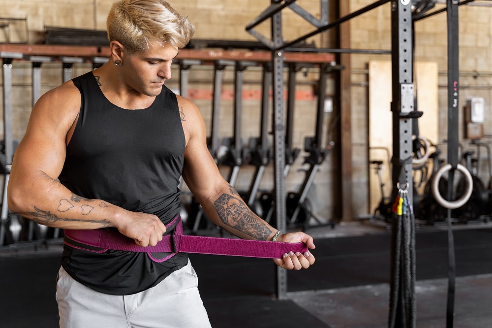 ⁦חגורת כושר מקצועי עם תמיכה מרופדת  4.5 אינץ' – "Harbinger Foam Core Belt 4.5⁩ – תמונה ⁦20⁩