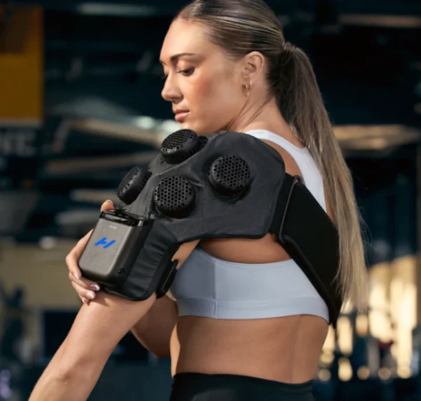 ⁦חגורת חימום/קירור ולחץ דינמי לכתף - Hyperice Contrast 2 Shoulder⁩ – תמונה ⁦4⁩